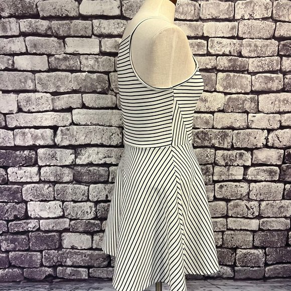 H&M Divided Black & White Sleeveless Dress Size 10 - Picture 7 of 9